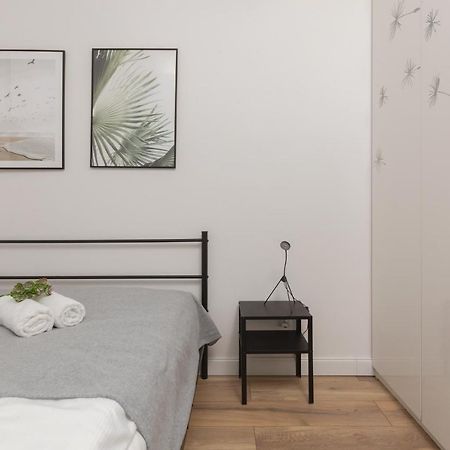 Forum Wola Jana Kazimierza Apartment By Noclegi Renters Varşova Dış mekan fotoğraf